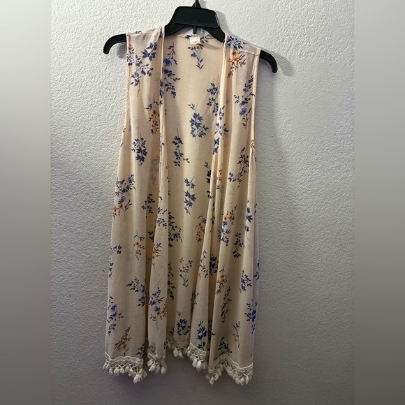 I Joah Floral Sleeveless Kimono with Tassel Hem M - Picture 2 of 10